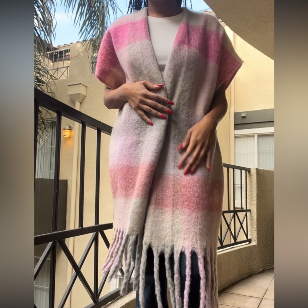 Beautiful Fringed Piece - Picture 2 of 12